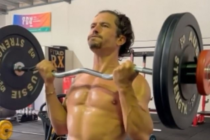 OMG! You Have to See Orlando Bloom’s Shirtless, Sweaty Workout