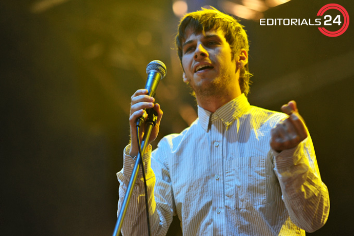 how old is mark foster