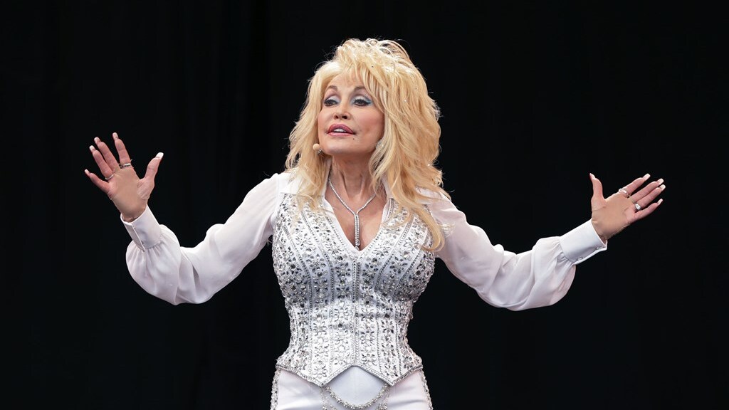 how old is dolly parton 